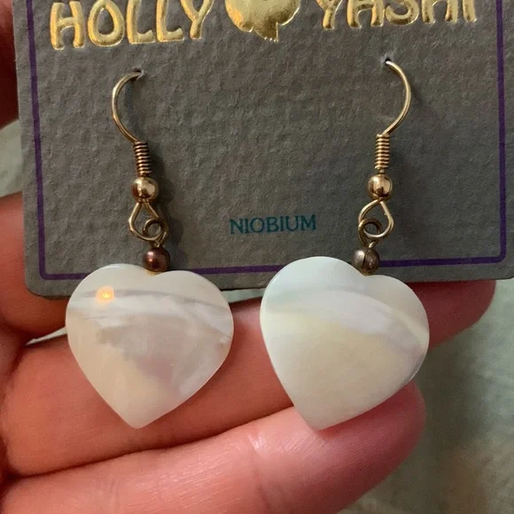 RARE Vintage Holly Yashi heart shell and gold earrings - Picture 2 of 2